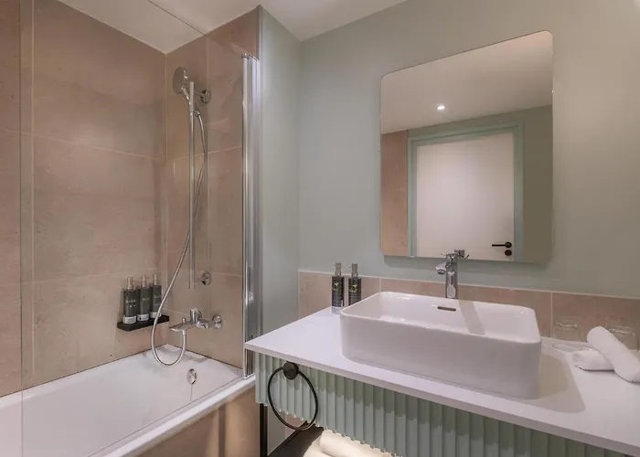 מלון Hyatt Centric 4*